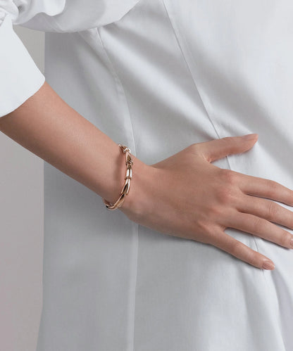 14K Gold Bracelet With Classic Design Accent